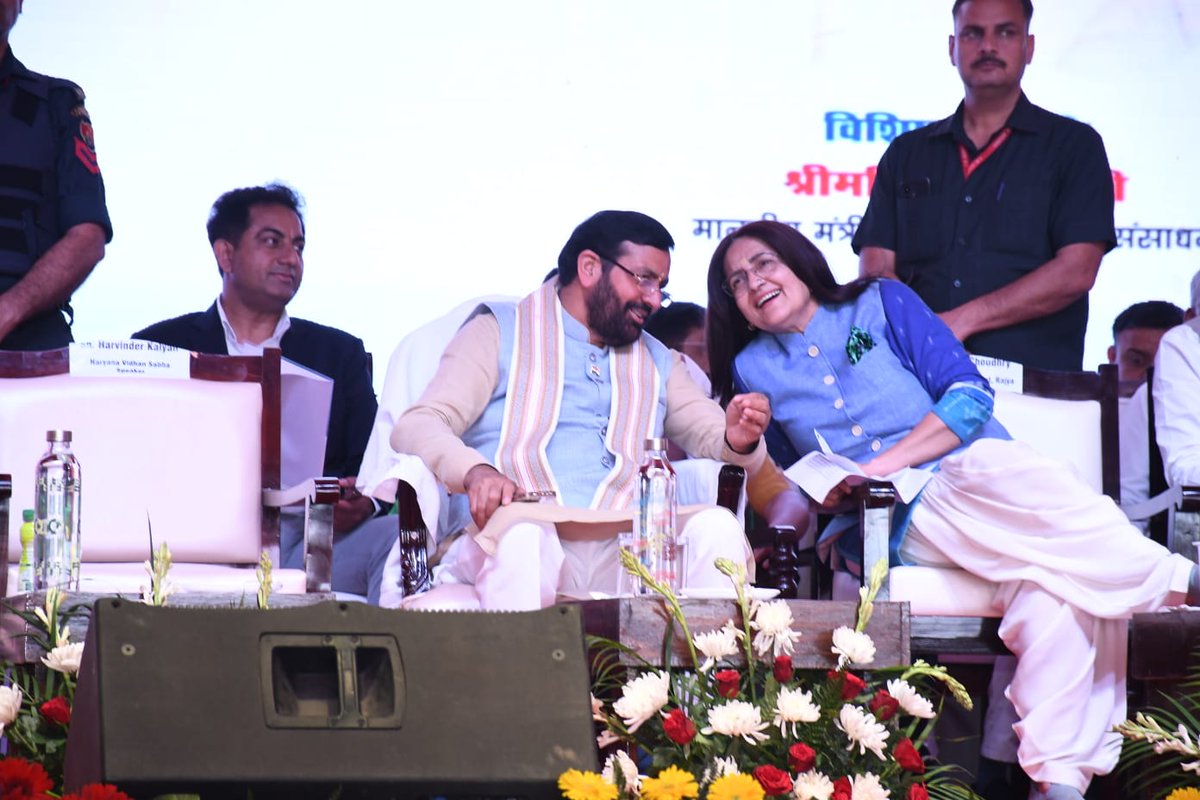 officekiran's tweet photo. तोशाम की पुण्यभूमि पर हमारे जनप्रिय एव�� दूरदर्शी मुख्यमंत्री श्री नायब सिंह सैनी जी का हार्दिक स्वागत एवं अभिनंदन है।

आज माननीय मुख्यमंत्री जी ने चौधरी सुरेंद्र सिंह जी की पुण्यतिथि पर भावभीनी श्रद्धांजलि दी तथा प्रदेश के महान नेता चौधरी बंसीलाल जी को भी सादर नमन किया।

इस अवसर पर मुख्यमंत्री जी ने क्षेत्र के विकास हेतु करोड़ों रुपये की विभिन्न जनकल्याणकारी योजनाओं का उद्घाटन एवं शुभारंभ भी किया, जो तोशाम के उज्ज्वल भविष्य की दिशा में एक महत्वपूर्ण कदम है।

तोशाम वासी मुख्यमंत्री जी के आगमन पर उनका हृदय से स्वागत करते हैं एवं सभी आगंतुकों के पधारने पर भी हार्दिक अभिनंदन करते हैं।

@narendramodi @BJP4India @NitinNabin @JPNadda @AmitShah @NayabSainiBJP @BJP4Haryana @mlkhattar @blsanthosh @dpradhanbjp @BjpBiplab @ArunKumRSS @PMOIndia @TawdeVinod @saudansinghbjp @PhanindranathS3 @DrSatishPoonia
