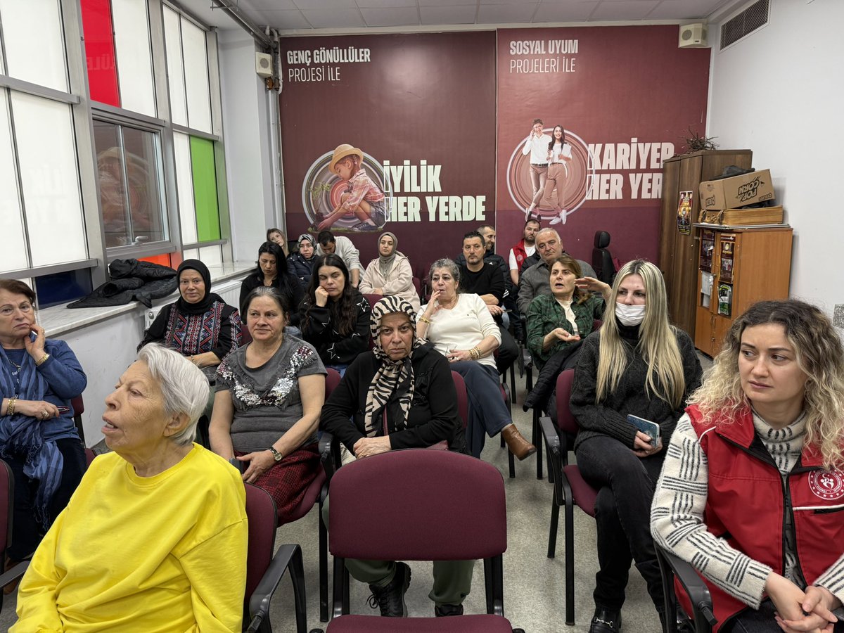 Kilimli_GM's tweet photo. Kilimli Gençlik Merkezi ve Kilimli Belediyesi iş birliğiyle “Sıfır Atık” projesi kapsamında ilçe müdürlüğü personeli, gönüllü gençler ve gençlik merkezi personelimize eğitim verilerek konu hakkında bilgilendirildi… ♻️ 
 
#sıfıratık https://t.co/mRSoq3eiOE