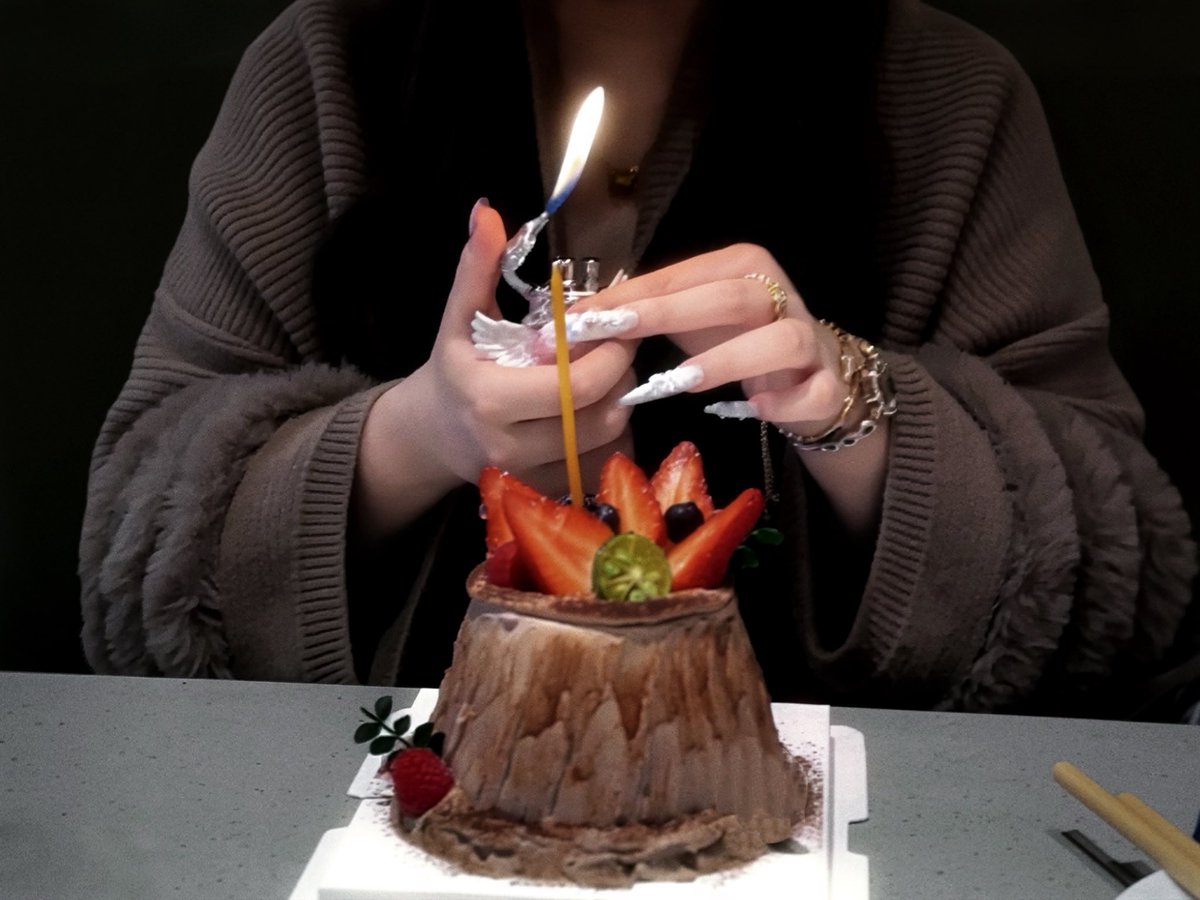 330witch's tweet photo. 出生于1/4个世纪前的春天 https://t.co/c8ft3e747B