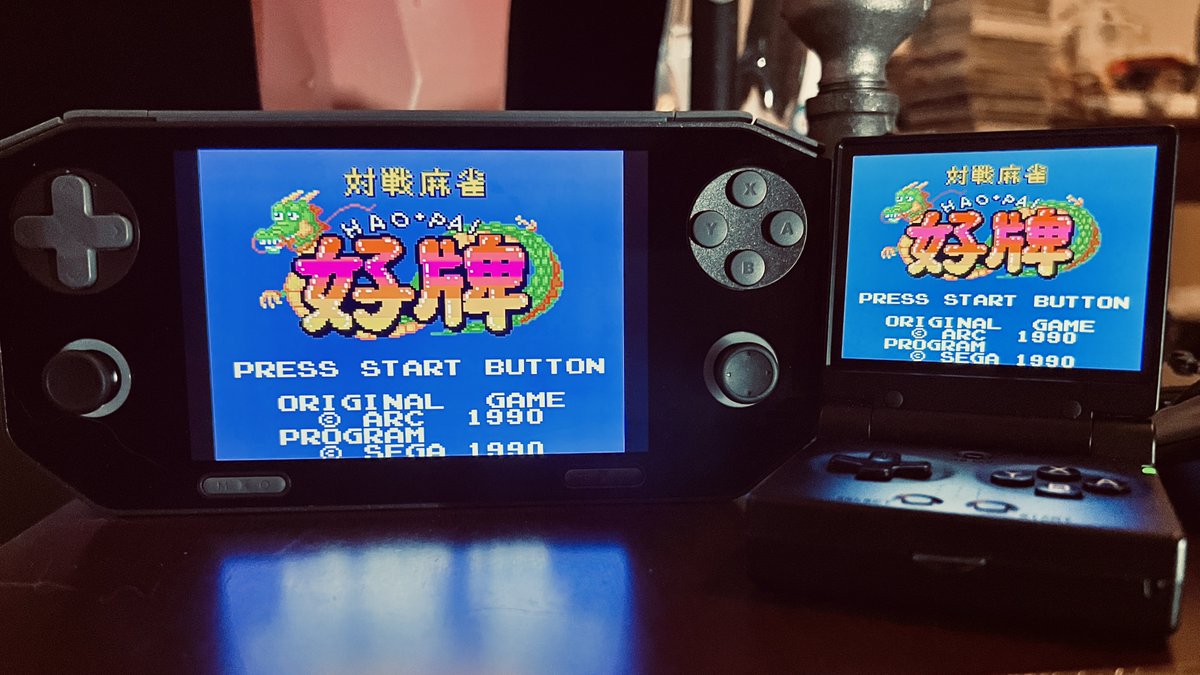 GAMEMT EX8とMiyoo mini Flip

共通点はABXYボタンの押し心地

目隠しされて両者のボタンを押したら判別が難しいほどよく似ています

個人的にはこのタイプのボタンが押しやすいと感じるので、EX8は本当に自分にぴったりなハンドヘルドです