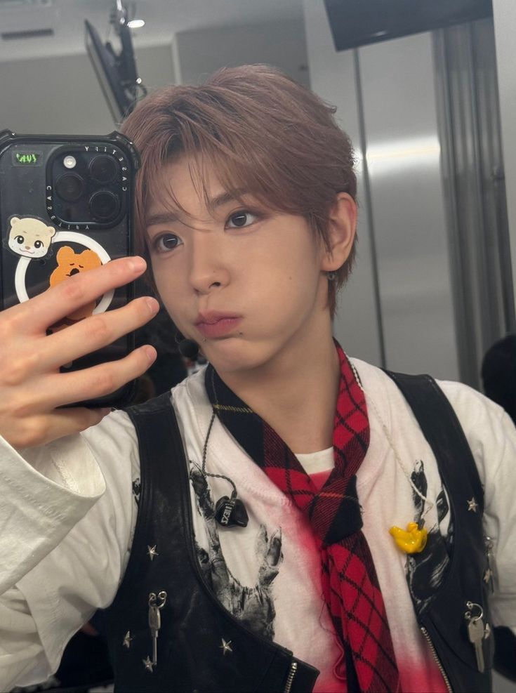 selfolssi ♤ tweet media