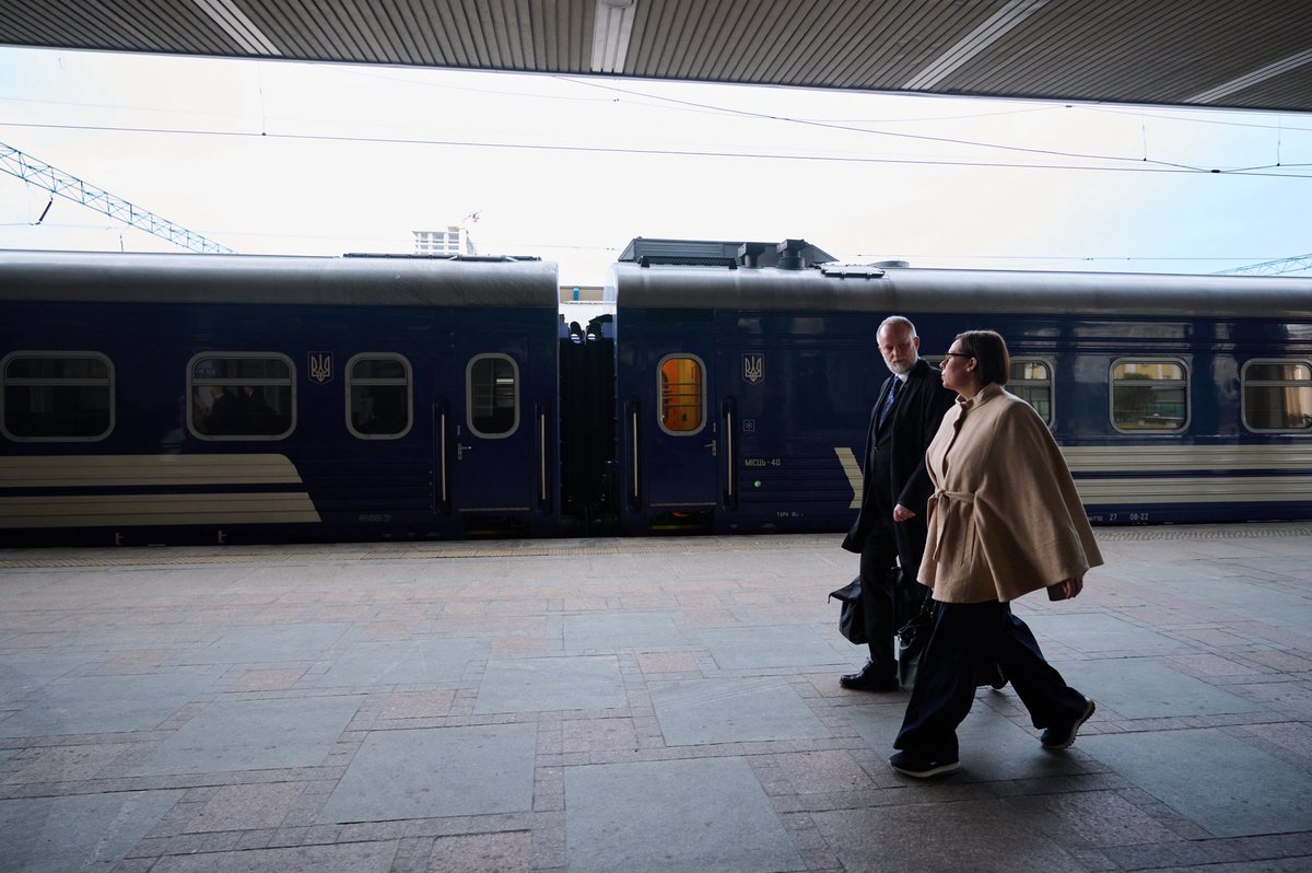 Anlände till Kiev i morse tillsammans med mina utrikesministerkollegor från EU. Vi är här för att visa att vi står orubbligt kvar vid Ukrainas sida. Vi kommer att diskutera frågor som ansvarsutkrävande, stöd till veteraner och EU-närmande med flera företrädare för den ukrainska