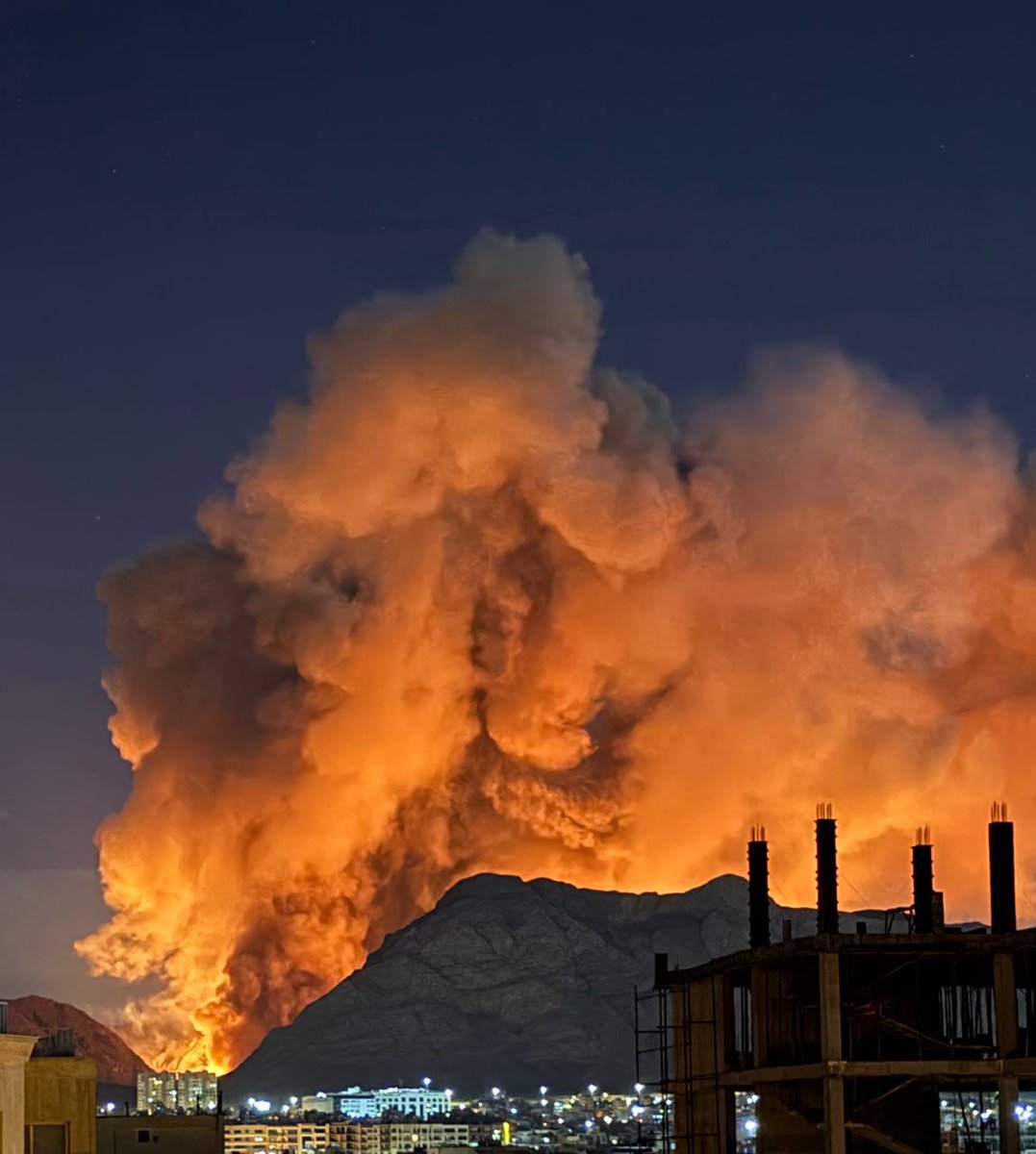 MarioNawfal's tweet image. 🚨🇺🇲🇮🇷 The U.S.  dropped bunker buster bombs on a large ammunition depot in Isfahan, Iran
x.com/Osint613/statu…