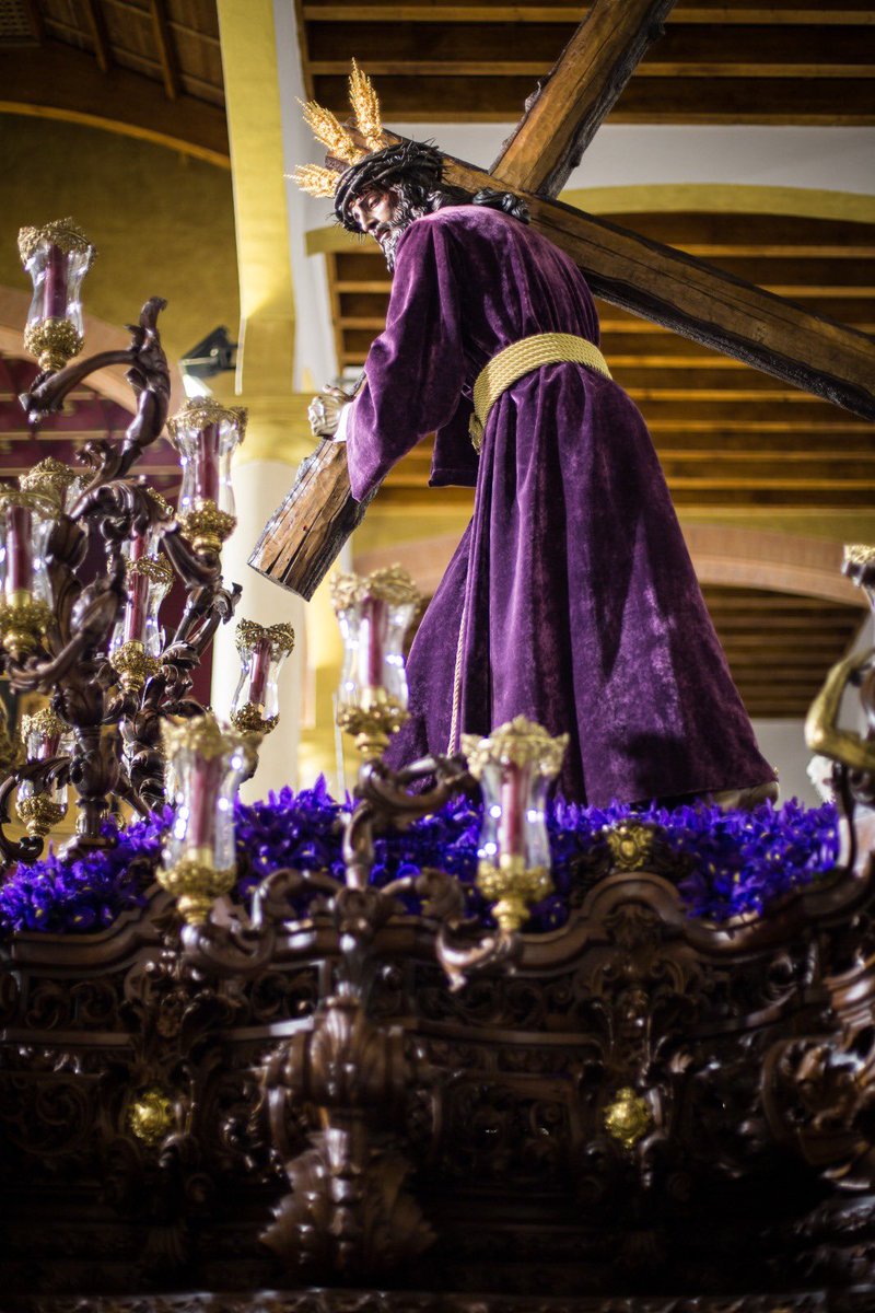 DoloresdelCerro's tweet photo. El exorno floral del paso de Nuestro Padre Jesús de la Humildad está compuesto por lirios morados 

#DoloresdelCerro26 https://t.co/Lh8YyhoKC4