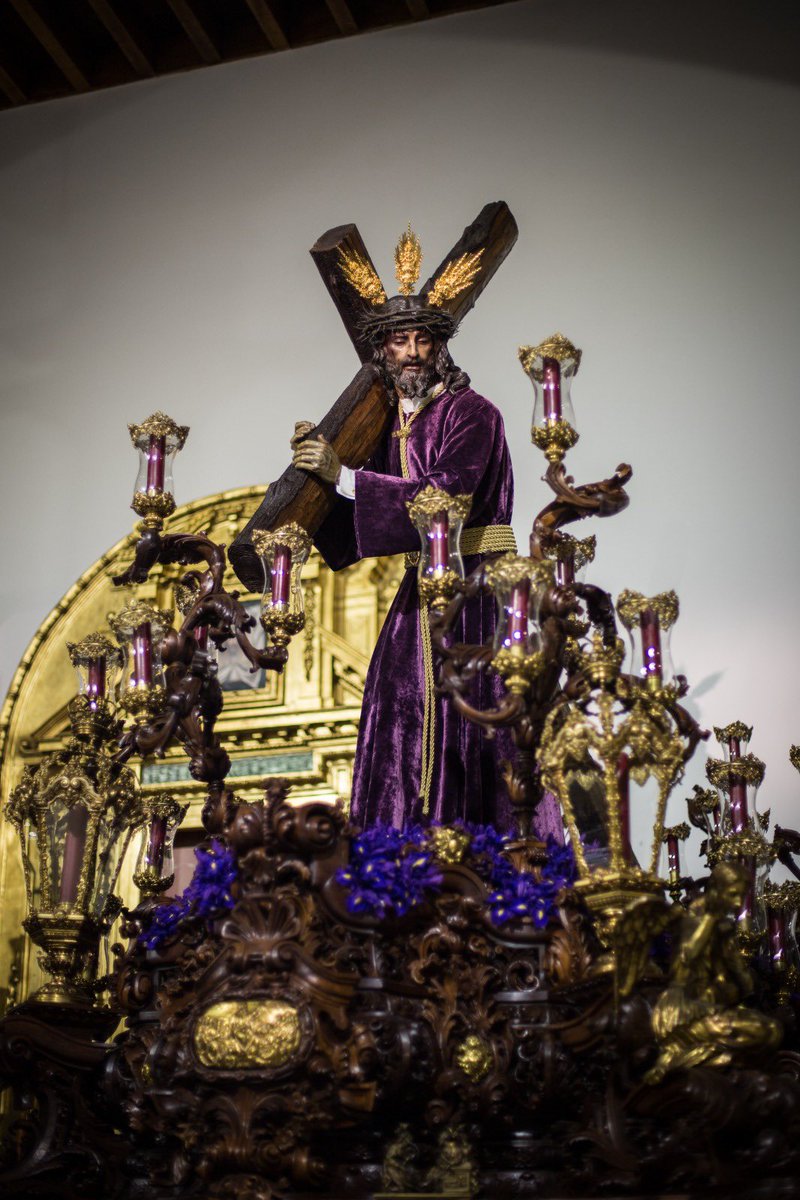 DoloresdelCerro's tweet photo. El exorno floral del paso de Nuestro Padre Jesús de la Humildad está compuesto por lirios morados 

#DoloresdelCerro26 https://t.co/Lh8YyhoKC4