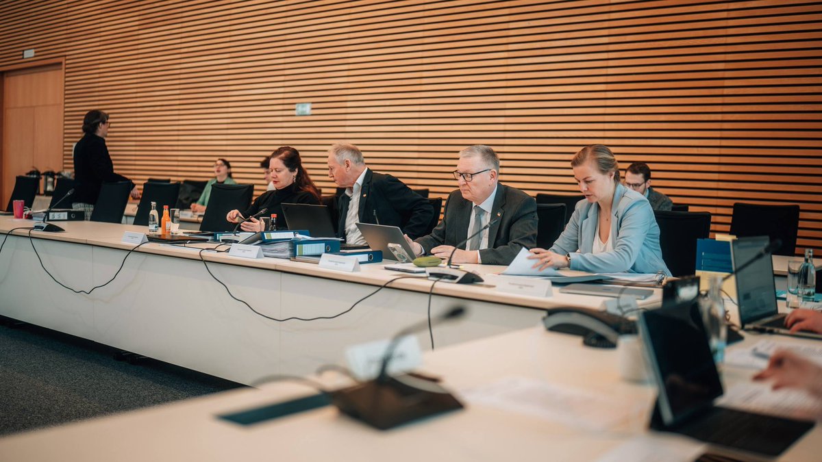 AfD_ThL's tweet image. Heute tagt erneut der von der AfD-Fraktion ins Leben gerufene #Corona-Untersuchungsausschuss. Dr. Gunter Frank und Prof. Alexander Kekulé werden heute als Sachverständige zu der Unverhältnismäßigkeit der #Coronamaßnahmen befragt.

Die AfD-Fraktion kämpft weiter für die