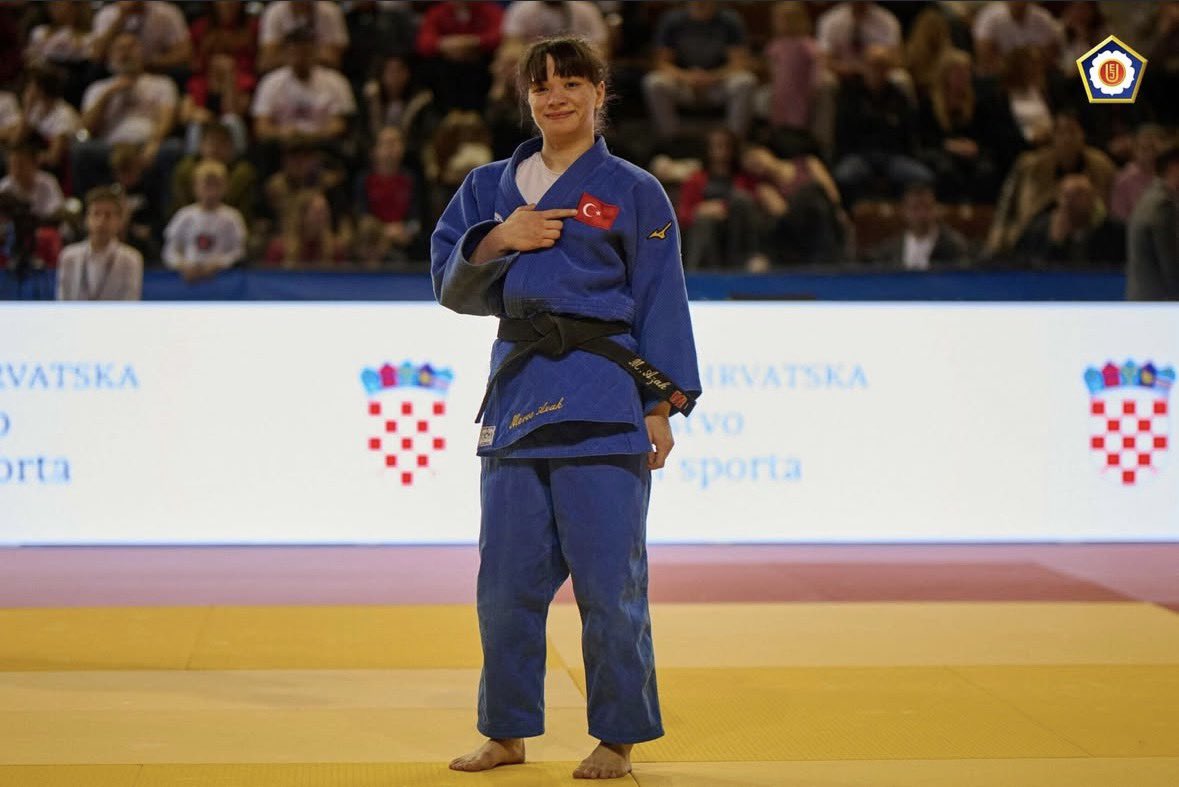 KocaeliTOHM's tweet photo. 28-29 Mart 2026 tarihlerinde Hirvatistan’da düzenlenen Judo Büyükler Avrupa Kupası'nda İlimiz TOHM sporcularından Merve AZAK kadınlar -48 kg.da, Recep ERGİN Erkekler +100 kg.da Altın Madalyanın sahibi olmuştur. 🥇

Sporcularımızı ve emeği geçen herkesi tebrik ederiz.👏🏻🇹🇷 https://t.co/reyP4NrhzT