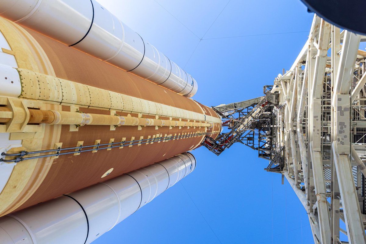 Blobifie's tweet photo. NASA has released a bunch of really cool photos of SLS from the Mobile Launcher tower https://t.co/sX2iX3x9jK