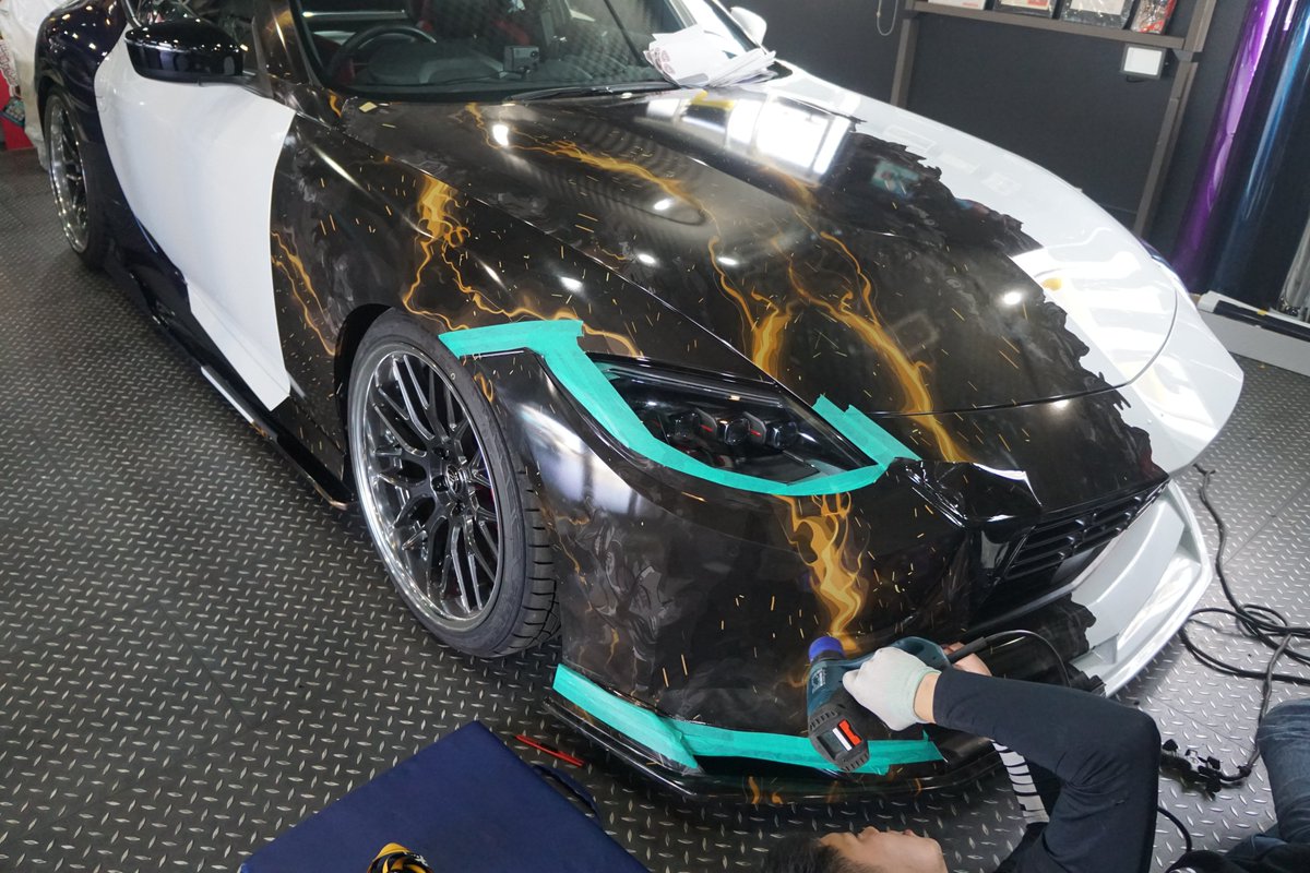 DiviD_jp's tweet image. リアはカーラッピングシートで
紫と青を表現して、通常印刷も加え、
細かなトライバル模様は
メッキ系のカッティングシートを
合わせて表現しております✂

この度はご依頼ありがとうございました👌

#DiviD