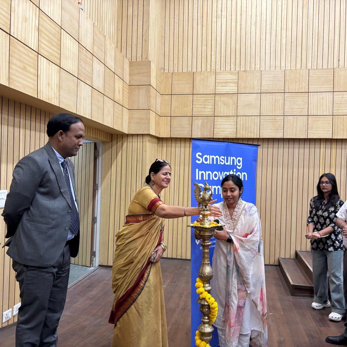 USAR_GGSIPU's tweet photo. SIC 2025 concluded at the University School of Automation &amp; Robotics. Certificates were awarded to successful participants. Thanks to Dean Prof. Dr. Arvinder Kaur, faculty, partners (TSSC, Prash Enterprises) and guests for their support &amp; insights shared #SIC2025 #AI #FutureReady https://t.co/7uHpLaSrS2