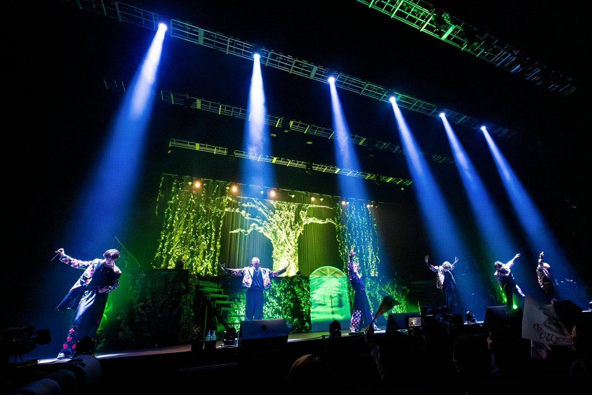 exile_magazine's tweet photo. #EXILETRIBEMAGAZINE
#LILLEAGUE の記事を更新！

『LIL LEAGUE LIVE TOUR 2026 "Wonder Island"』全4公演を完走したLIL LEAGUEの6人。
今回は、これまでの経験と新たな挑戦を詰め込んだライヴの制作秘話をお届け！

https://t.co/EgVBvJCC2Q

※記事の一部は会員登録なしでもご覧いただけます。 https://t.co/EOCGpW4OIv