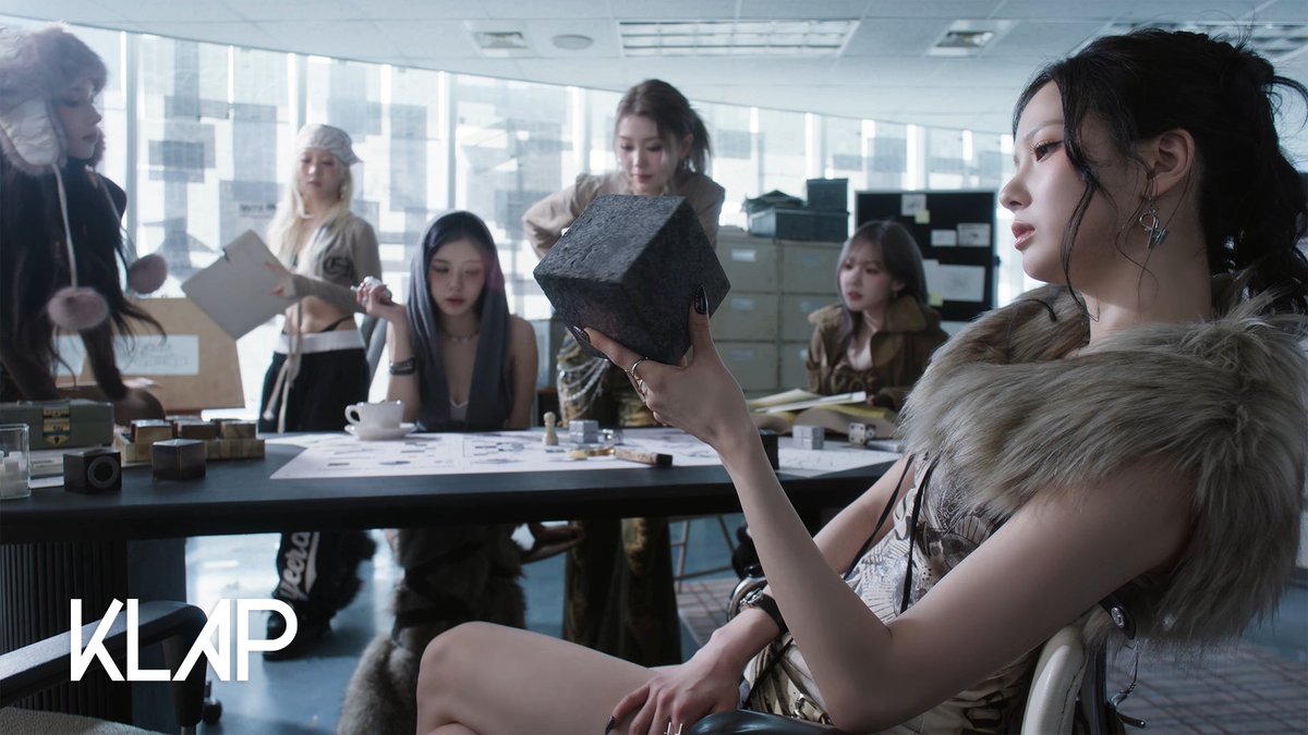 ╭ 📼 • 31.0.26  ╮

→ Kep1er sont de retour avec le MV de 'KILLA (Face the other me)' et leur 8eme mini-album !

🔗 youtu.be/AMwK8YGZGnU

₍ 🦋 • #Kep1er #케플러 ₎