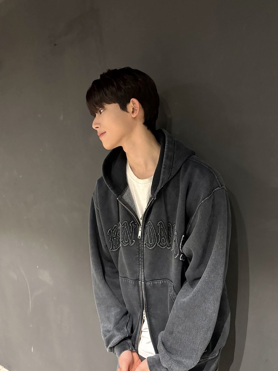 [#최한빈] 쳐다보다 시선 돌리기!!
나의 밀당이다!😎😎