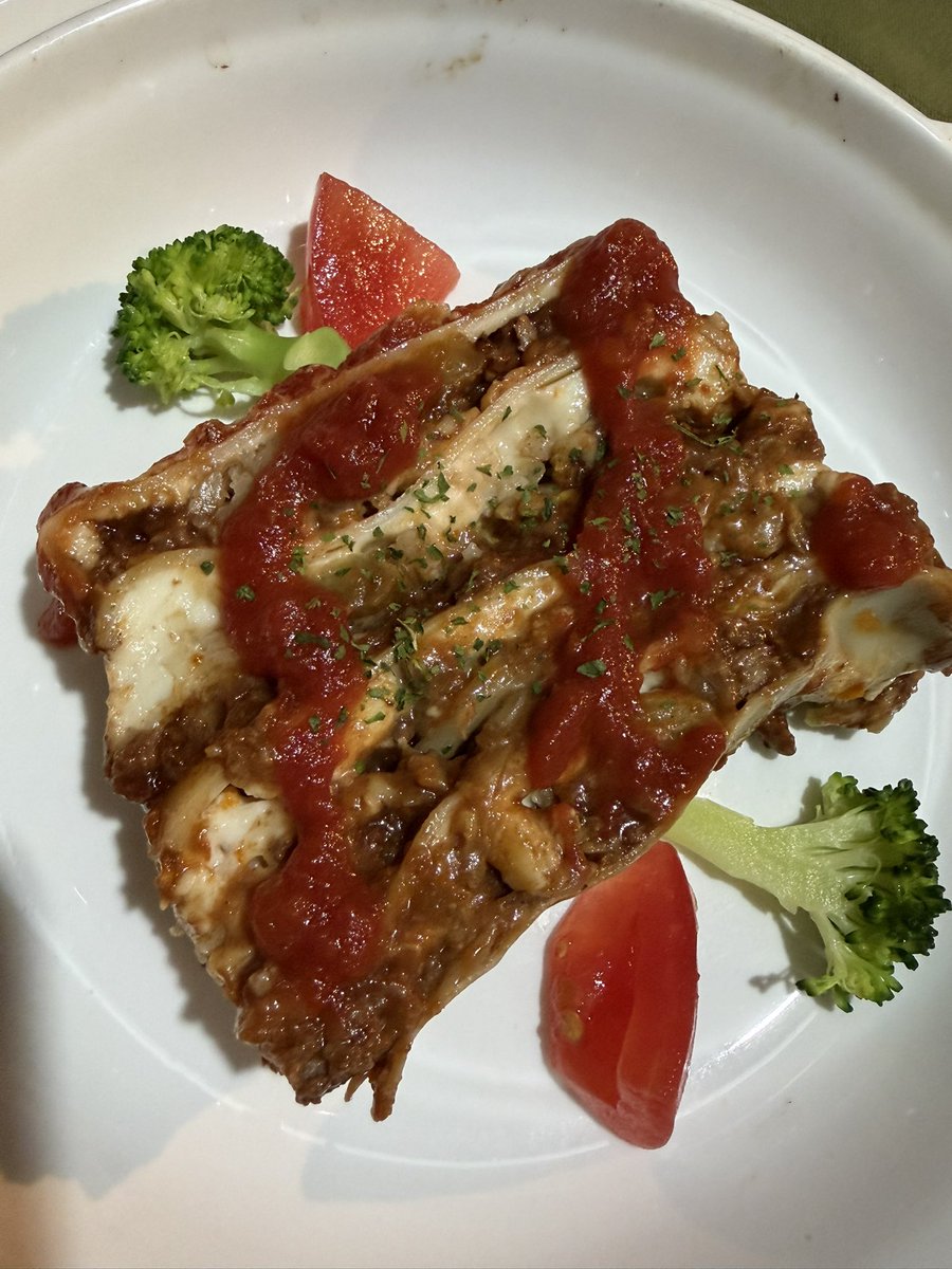 pocamamo's tweet photo. ひさびさにラザニア仕込んだよ。
春キャベツ、カリフラワー、ナス入り。
あしたから4月なんだってね。
ぽかんとオープンしてます。　#江古田　#ラザニア https://t.co/j77j0EmjSQ