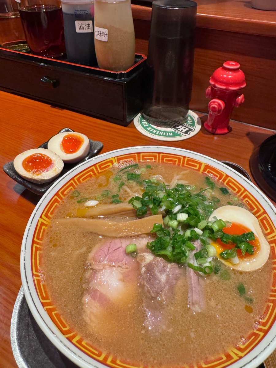 Shadow_1D's tweet photo. Late-night craving A warm bowl of tonkotsu ramen with soft-boiled egg, chashu pork u0026 green onions—steaming, savory, waiting for you at #MidnightMunchies spot. https://t.co/QNxbfjX5jD