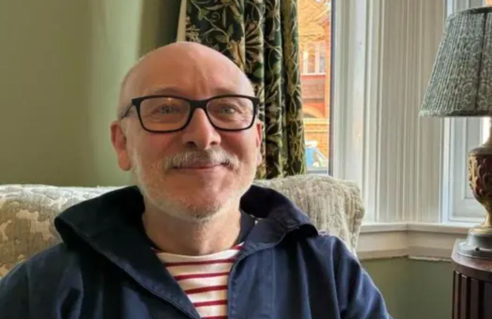 TogetherMW's tweet image. Article looks at the benefits social prescribing can bring with #LivedExperience from Andy Hughes, from Nuneaton who was struggling with his #MentalHealth &amp;amp; took part in gardening, walk &amp;amp; talk sessions &amp;amp; volunteering that helped his #Wellbeing bbc.co.uk/news/articles/…