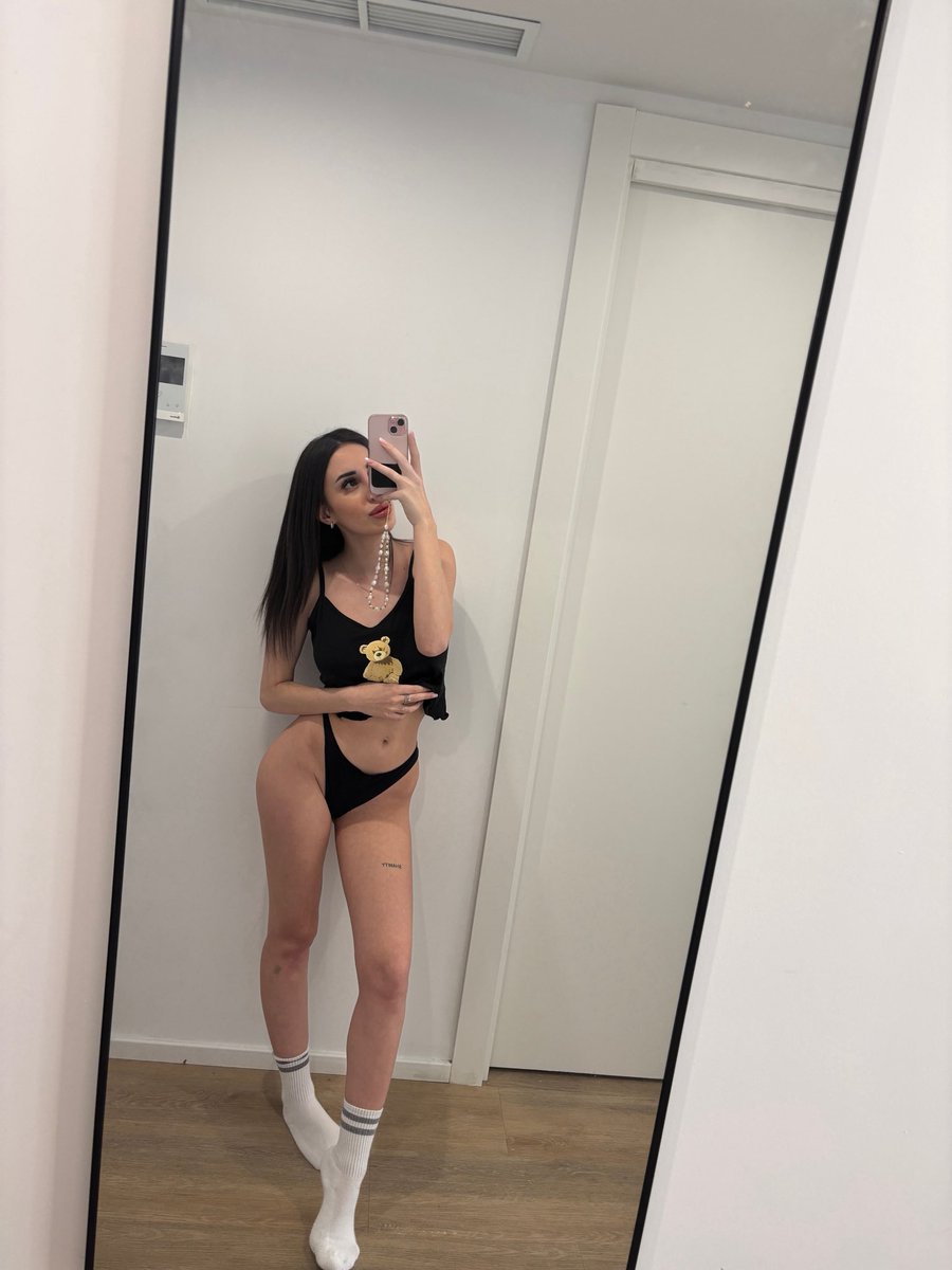 juliavossbabyy's tweet photo. Dopo aver preso le proteine: https://t.co/YfVCIbRH8s