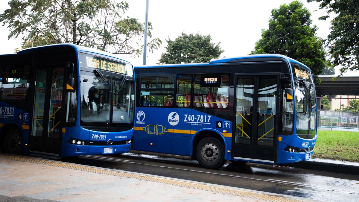 TransMilenio's tweet photo. Buenos días Bogotá ☀️🚍

Desde #TransMi te deseamos un bonito día .❤️✨
Que nunca te falten motivos para sonreír.🚍 https://t.co/ENe940diUs