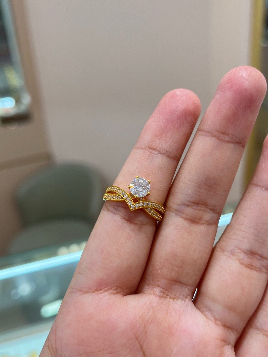 xxfinaaa's tweet photo. Selain habib, i suka betul tengok brand niii punya cincin &amp; gelang. CANTIK NAMAMPS 😭 timeless &amp; modern design. Harga pun murah dah termasuk upah! ��✨ KITA LOVEEEE!!￼ https://t.co/i81yjmeLzN