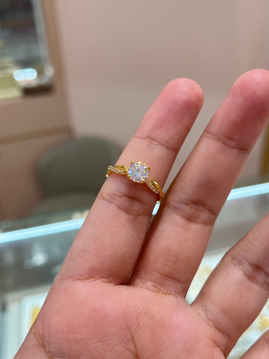 xxfinaaa's tweet photo. Selain habib, i suka betul tengok brand niii punya cincin &amp; gelang. CANTIK NAMAMPS 😭 timeless &amp; modern design. Harga pun murah dah termasuk upah! ��✨ KITA LOVEEEE!!￼ https://t.co/i81yjmeLzN