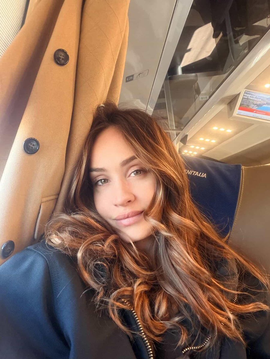 Mara/Prestinez dietro di me 🐻🐴🐕 tweet media