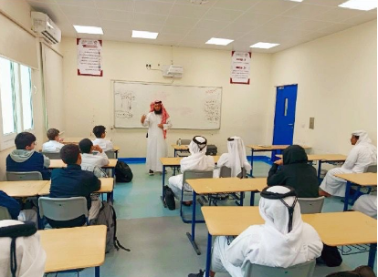 aba_sch_qa's tweet photo. في إطار حرص إدارة المدرسة على دعم طلابها وتعزيز استقرارهم النفسي، قام مدير المدرسة أ. حمد الحنزاب والنائب الإداري أ. عبدالعزيز الشمري بجولة تفقدية داخل الصفوف، حيث التقيا بالطلاب وبثّا في نفوسهم الطمأنينة والثقة. وقد تركت الزيارة أثراً إيجابياً واضحاً لدى أبنائنا. https://t.co/z3bdNEndlW