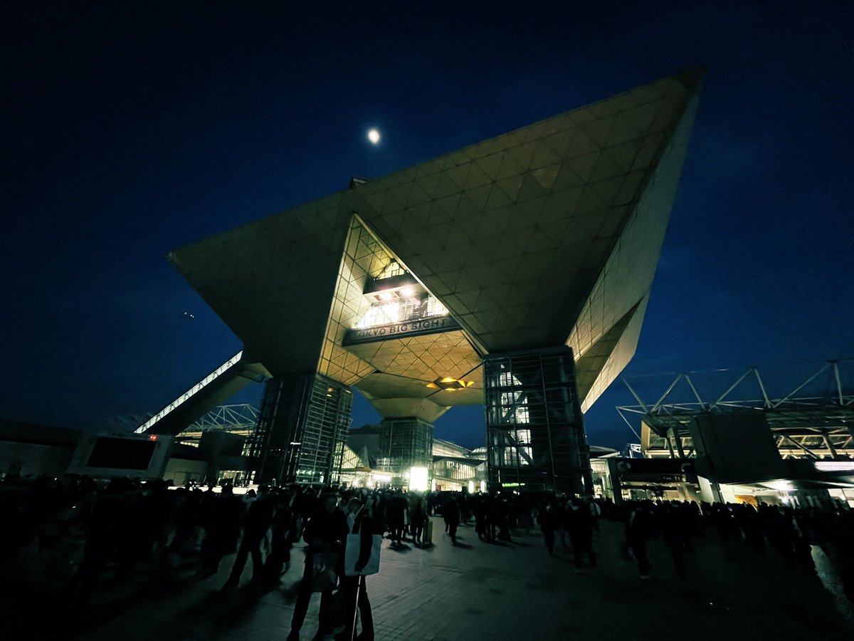 んあー！！またコミケでたいなぁー！！ほんと楽しかったんよあの空間😭😭😭