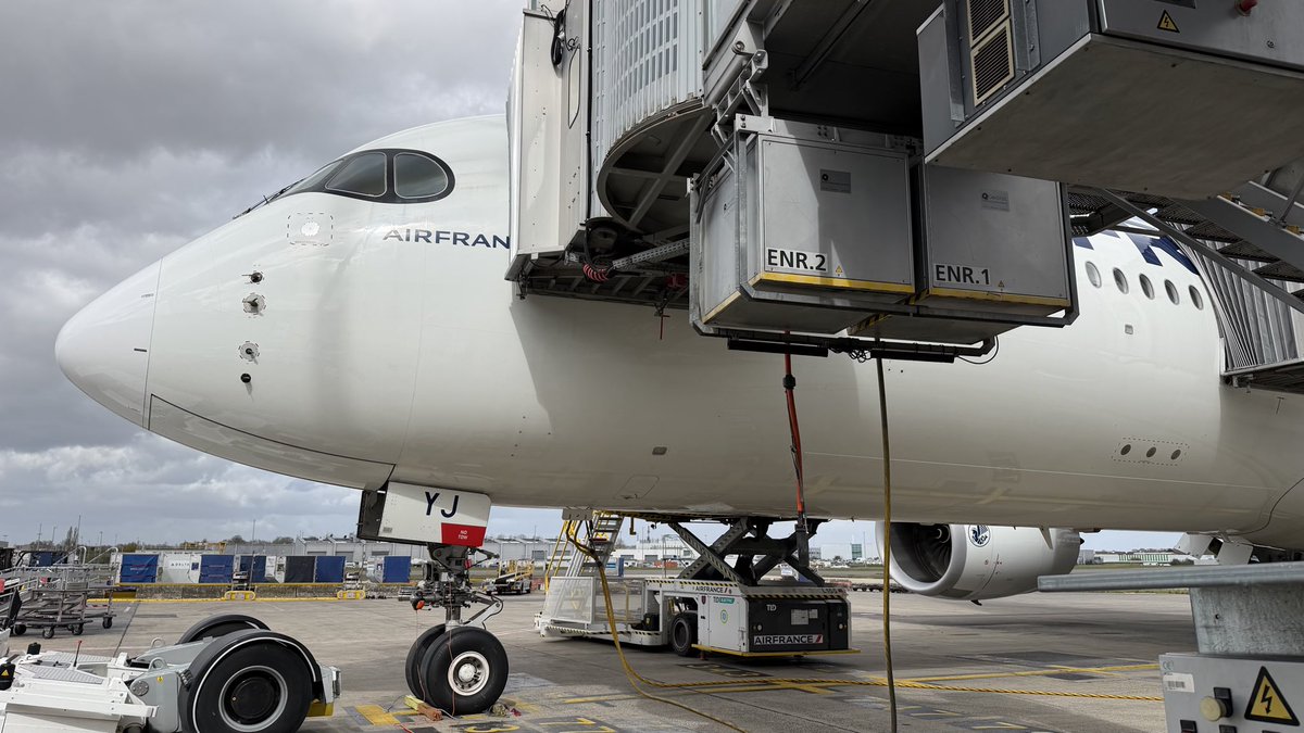 togalock_fr's tweet image. 17 ans plus tard, toujours cette même admiration 😍 
Quel plaisir de retrouver cette machine ! 

#avgeek #aviation #pilotlife