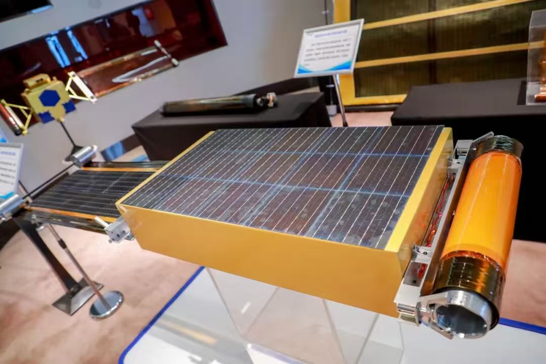 SIPnewscenter's tweet image. World's first intelligent material flexible solar wings in space — now in production in #SIP! 🛰️✨

Congratulations to #Suzhou Zenix Composites Co on the launch of its production line — a major step following the successful launch of its "Zhixin-1" satellite in September 2025,