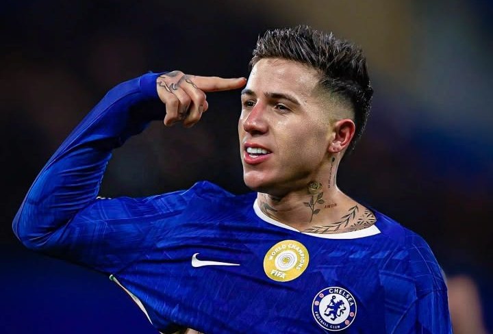 C H R I S tweet media