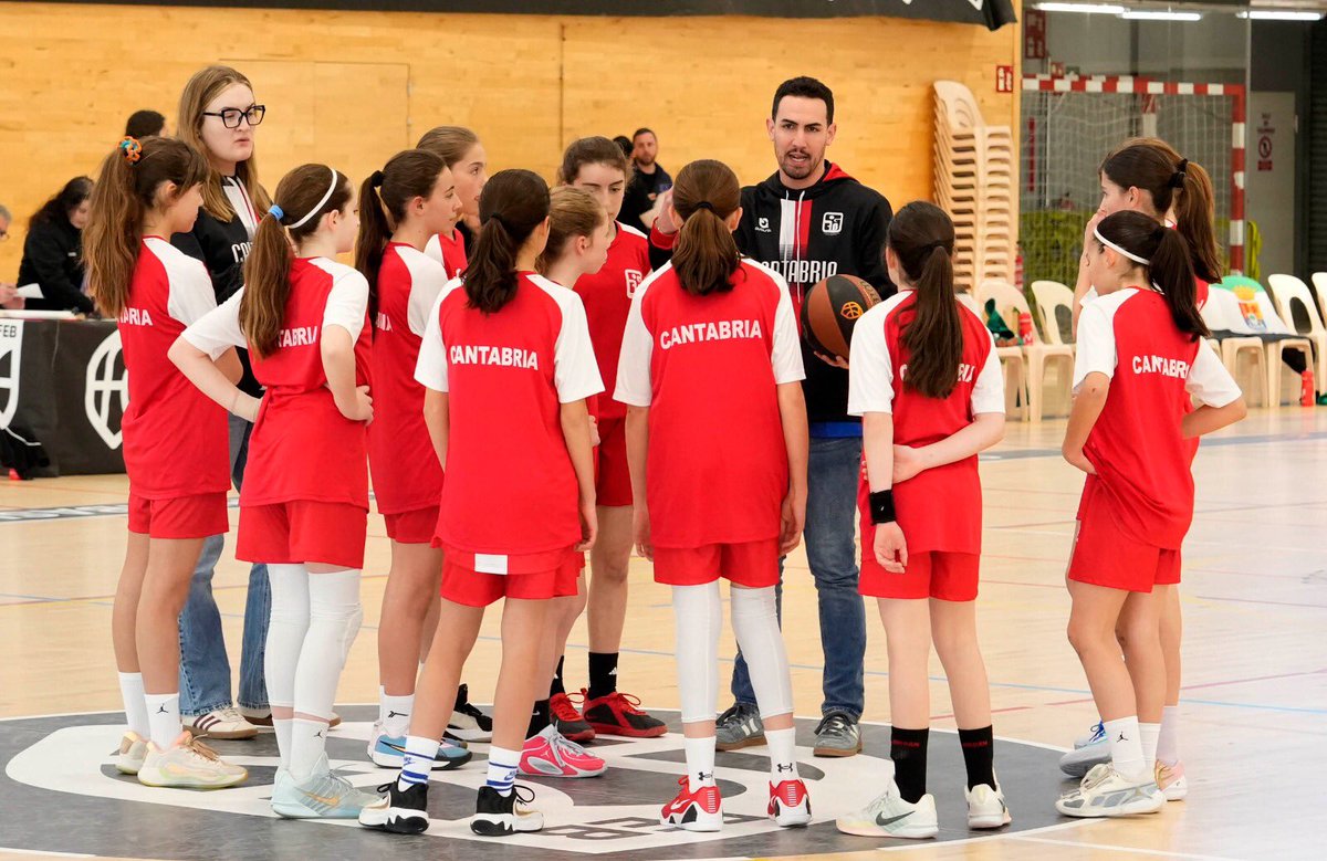 F.CántabraBaloncesto tweet media