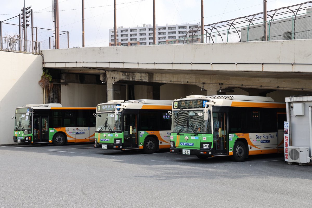 nsdm25's tweet photo. 明日4/1から江東営業所へ移管される錦28系統
なんとか江戸川車とわかる車両で撮れたのは良かったかな…
この系統が移管されることで、東大島の操車所を出入りする江戸川車も江東花火の時に見られるくらいになってしまいそうです。 https://t.co/9R3AmybkDH