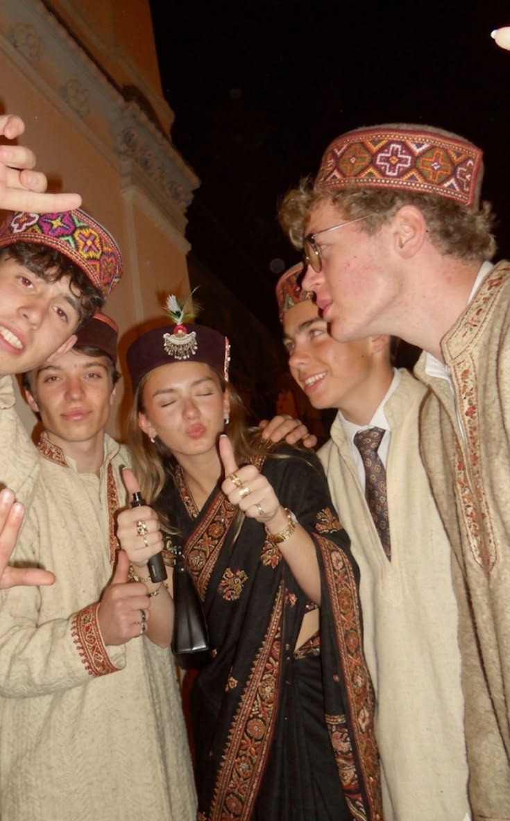 ཏྲི་གརྠ་ tweet media