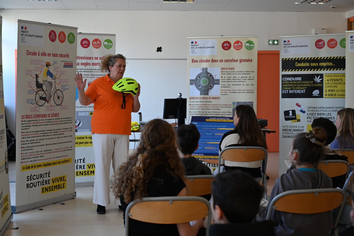Image de Préfète de la Haute-Savoie - La cellule de coordination de la sécurité routière de la DDT est intervenue dans plusieurs collèges,