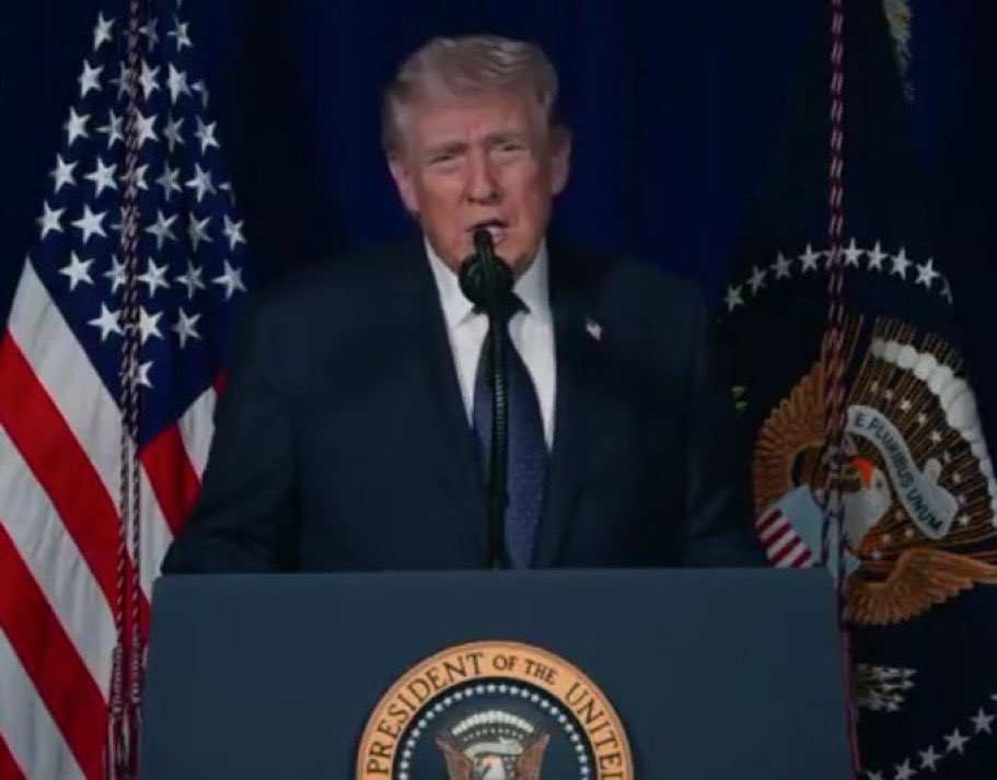 metro_finans's tweet photo. BREAKING 🔥: Trump har kapitulerat helt inför 🇮🇷 Iran 😂😂😂

1 mars: Trump 🇺🇸: "Vi kommer att genomföra regimskifte i Iran till varje pris" 😂

10 mars: Trump 🇺🇸: "Vi har gjort slut på hela det iranska ledarskapet" 😂

15 mars: Trump 🇺🇸: "Iran måste öppna Hormuzsundet inom de närmaste 48 timmarna" 😂

20 mars: Trump 🇺🇸: "Jag kommer att kontrollera Hormuzsundet tillsammans med ayatolla" 😂

25 mars: Trump 🇺🇸: "Om Iran inte öppnar Hormuzsundet kommer jag att förstöra deras energianläggningar" 😂

30 mars: Trump 🇺🇸: "Jag kan öppna Hormuzsundet Hormuz på bara 2 minuter" 😂

IDAG: Trump 🇺🇸: "Jag är redo att avsluta kriget även om Hormuzsundet inte öppnas" 😭

Vilken förlorare. Patetiskt ledarskap 🤢
