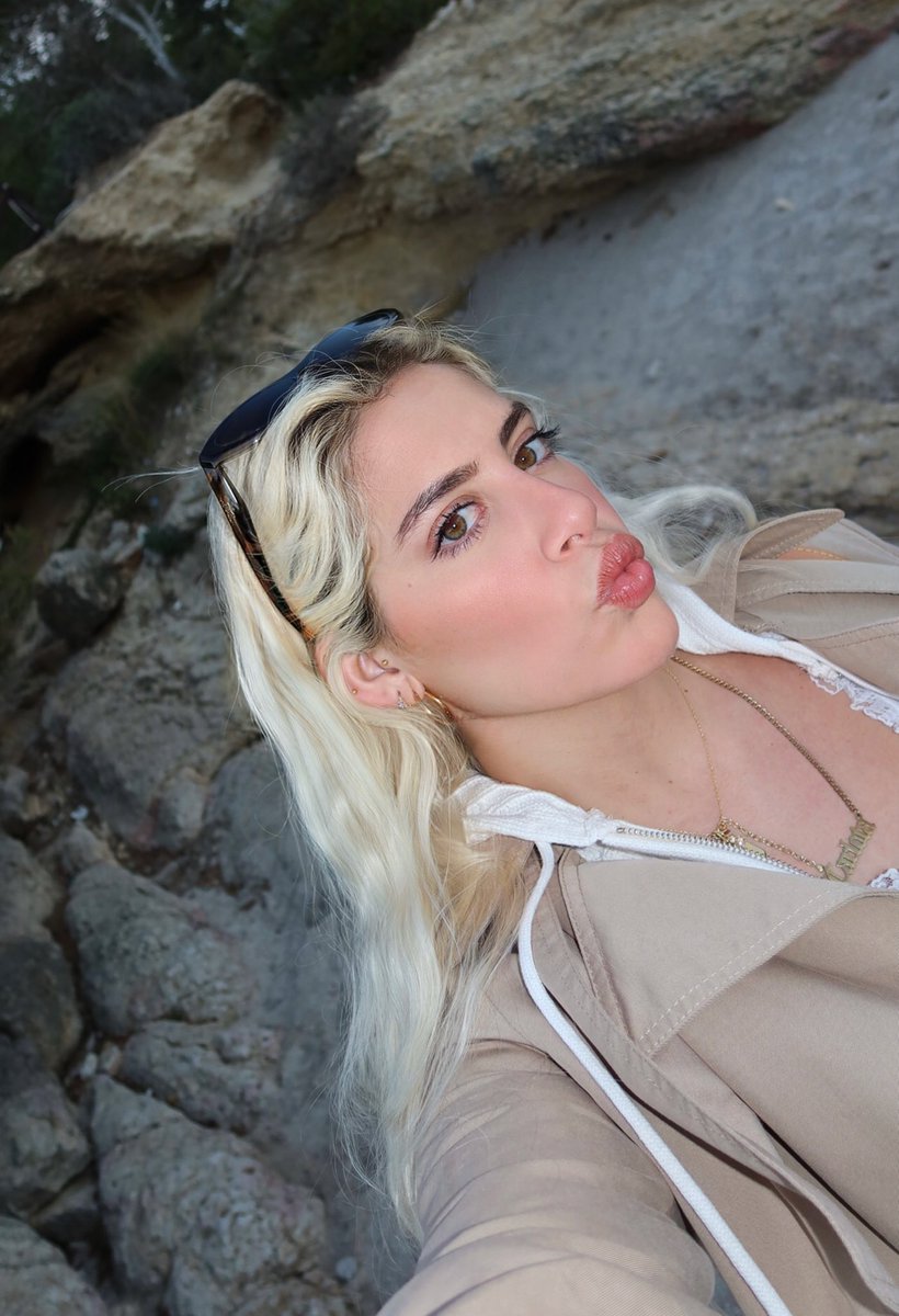 𝐆𝐨𝐝𝐝𝐞𝐬𝐬 𝐂𝐚𝐫𝐥𝐨𝐭𝐚 👸🏼 tweet media