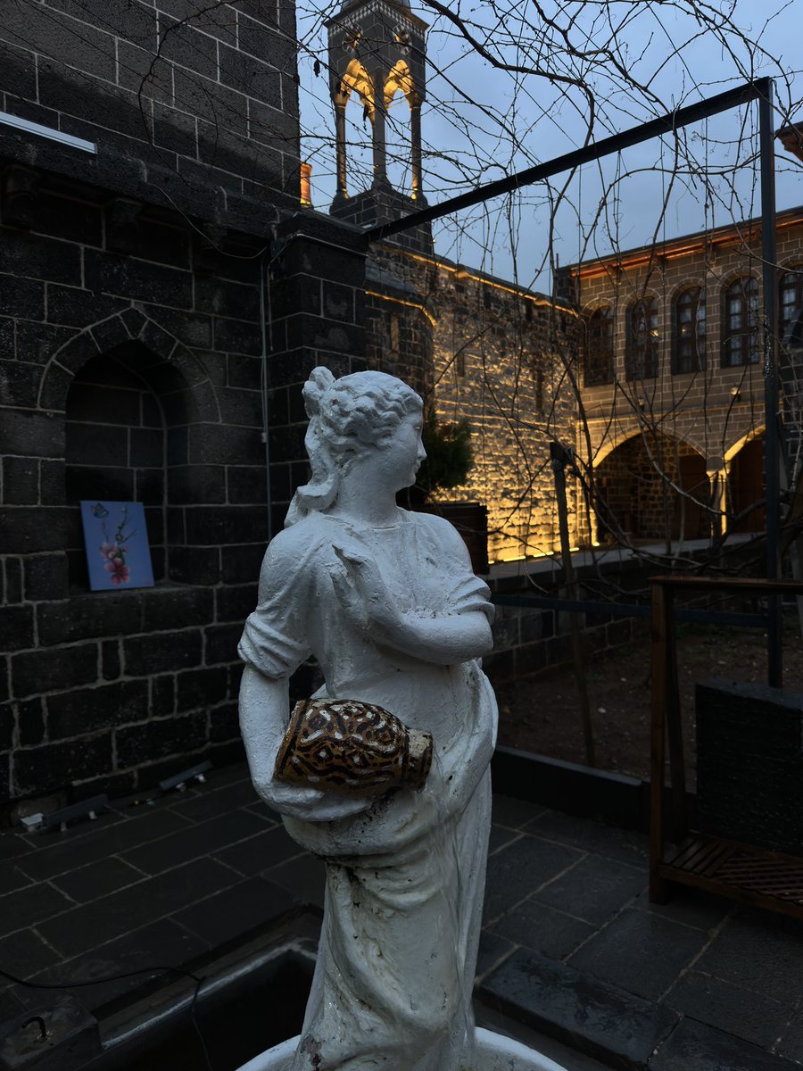 Noêsis noêseôs tweet media