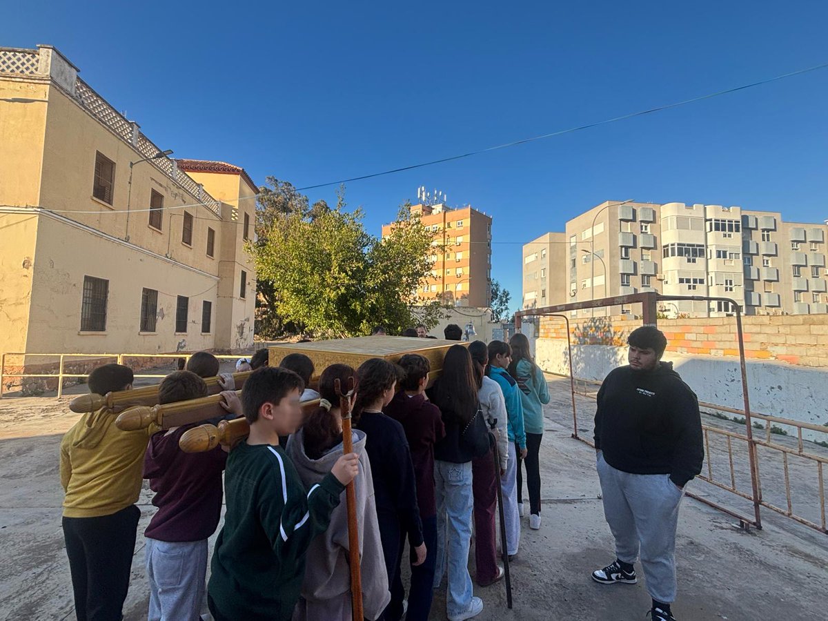 🎙️ Hoy por Hoy #Melilla

✝️ SEMANA SANTA 

Conocemos el trabajo del grupo joven del <a href="/cautivomelilla/">Cofradía del Cautivo</a>  de la mano de su vocal Ignacio García. Una cofradía en la que se trabaja y se disfruta todo el año.

Ya preparan la petalada del Jueves Santo

📻92.2 FM

🔗cadenaser.com/radio-melilla/…