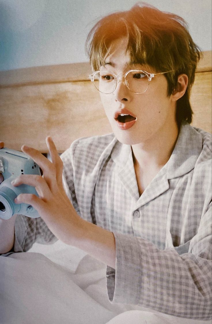 Computer tweet media