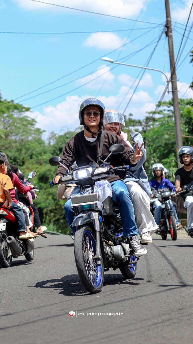 :.:..:::...:.: tweet media