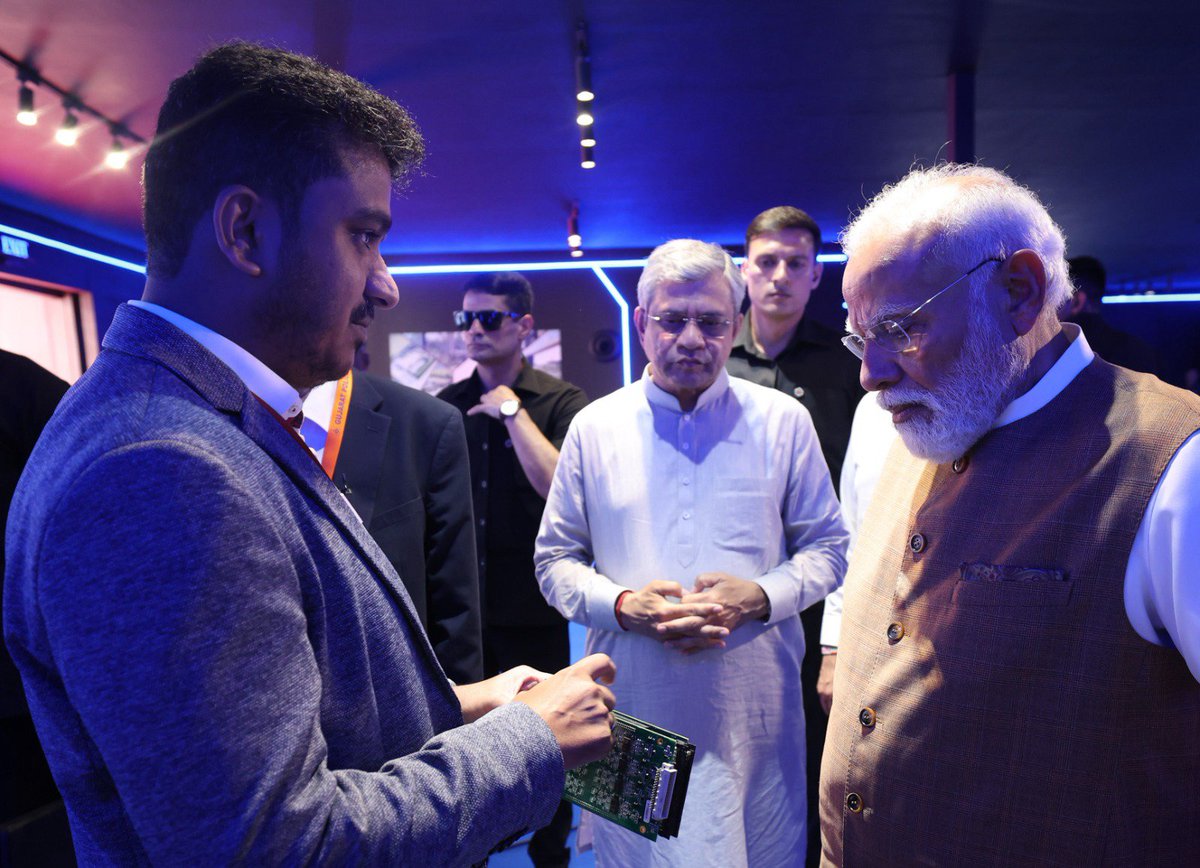 Narendra Modi tweet media