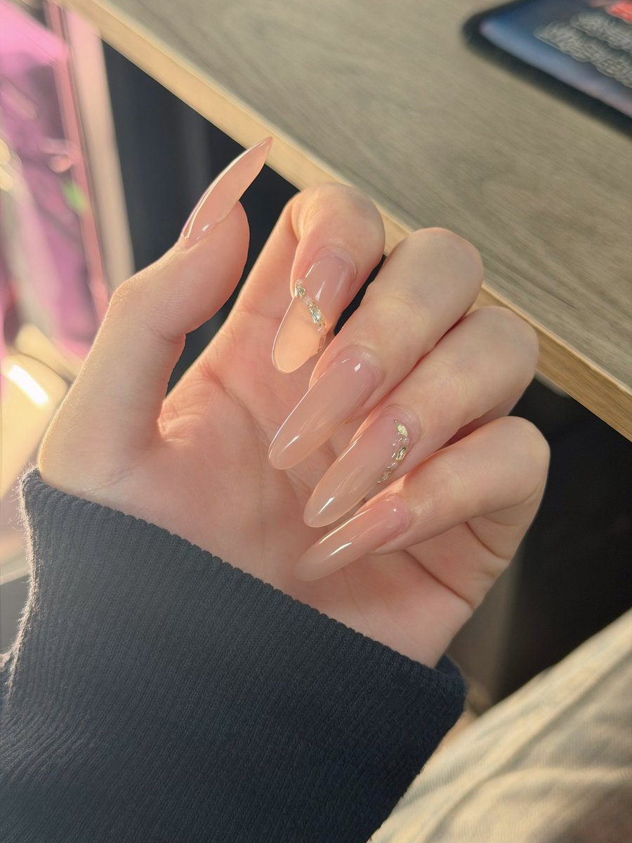 吃不吃荔枝 tweet media