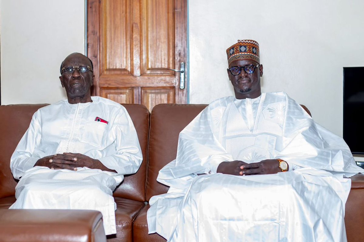 snhlmofficielle's tweet photo. Passation de service à la tête de la SNHLM entre le DG sortant, M. Bassirou Kébé, et le DG entrant, M. Pape Abdourakhmane Dabo. en présence du PCA M. Amadou Moustapha FALL, #PassationDeService #Leadership #Engagement #Continuité #Partoutpourtous
https://t.co/1FOaRZMsH2 https://t.co/RrTPOwf0SN