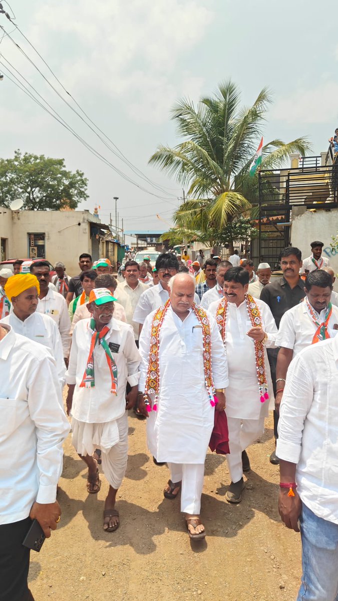 iShivanandpatil's tweet photo. ನೀಲನಗರದಲ್ಲಿ ಕಾಂಗ್ರೆಸ್ಗೆ ಭಾರೀ ಬೆಂಬಲ!
ಗ್ಯಾರಂಟಿ ಯೋಜನೆಗಳಿಂದ ಜನರ ವಿಶ್ವಾಸ ಮತ್ತಷ್ಟು ಬಲವಾಗಿದೆ.
ಕ್ಷೇತ್ರದ ಅಭಿವೃದ್ಧಿಗಾಗಿ ಉಮೇಶ್ ಮೇಟಿ ಅವರನ್ನು ಗೆಲ್ಲಿಸೋಣ.
#BagalkotBypoll #NeelanagarCampaign #CongressForPoor #UmeshMeti https://t.co/yQkb4osjAx