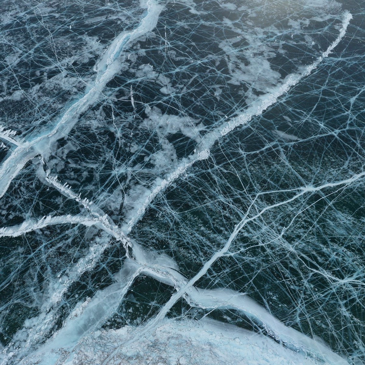 _teleported's tweet photo. Absolutely abstract. The ultra-pure magic of winter.

Lake Khövsgöl, #Mongolia.
Pristine immersive view:
https://t.co/ia9dGqlZPs
50°59'13.1"N 100°17'24.7"E
(Imagery by Mongol Khun) https://t.co/3ziGrSDFxZ