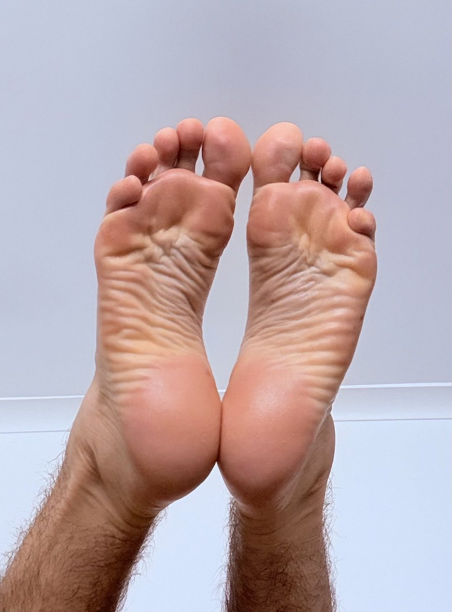 Focus on my feet slave !
My comfort is the most important thing for you !
You live to serve me !
Kneel !
#feet #feetslave #feetmodel #soles #feetworship #domination #feetfetish #toes