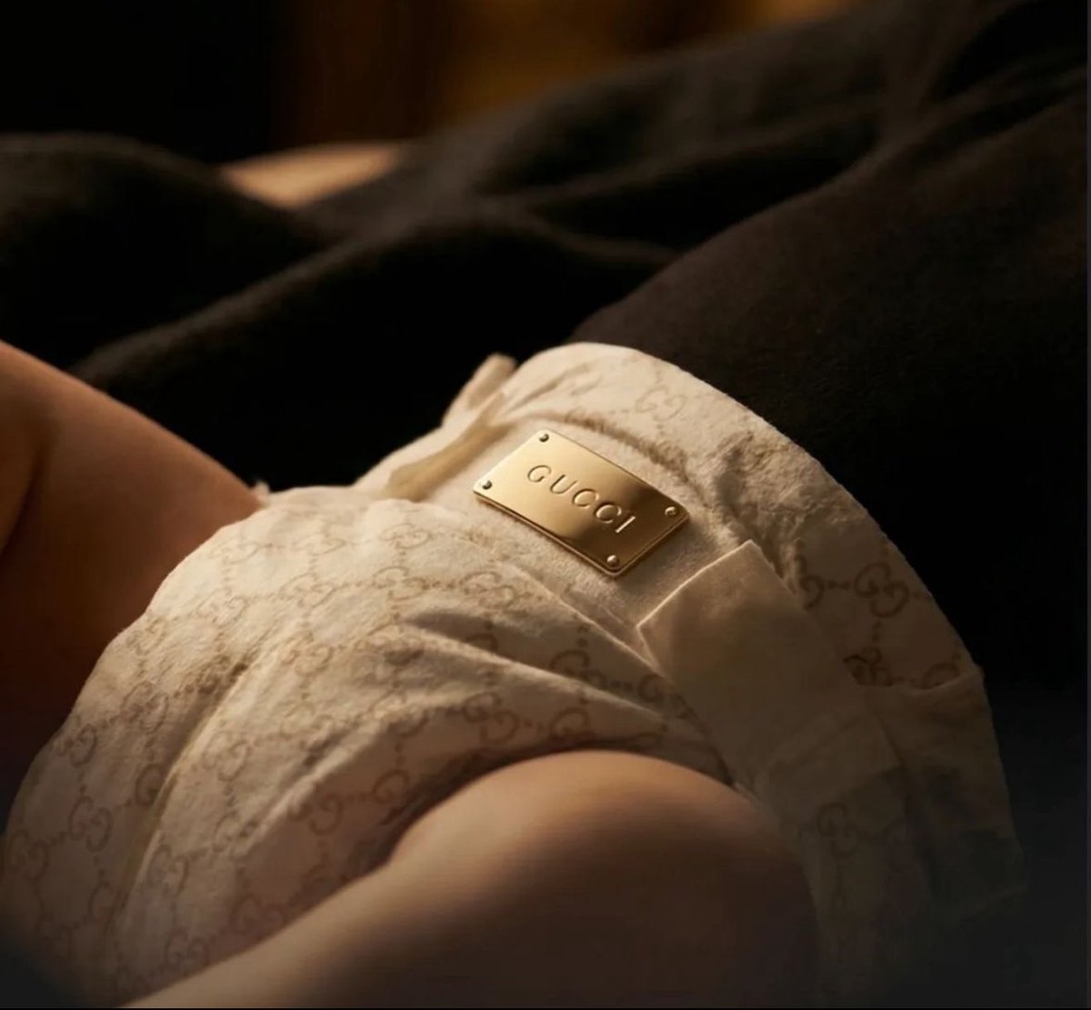 12beeni's tweet photo. Gucci diapers 🙂 https://t.co/E3NGbvoqS1