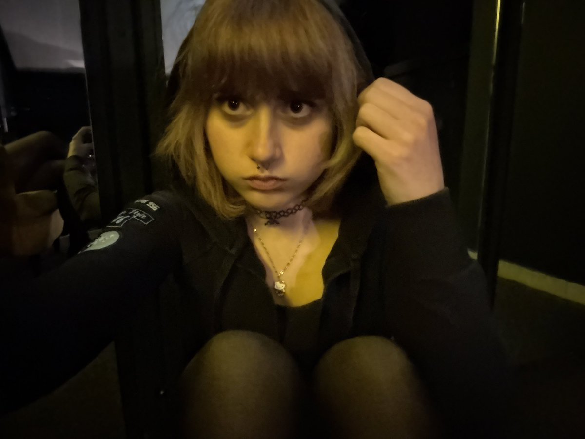 arty 🪽🧁 day 7 binge free ! tweet media