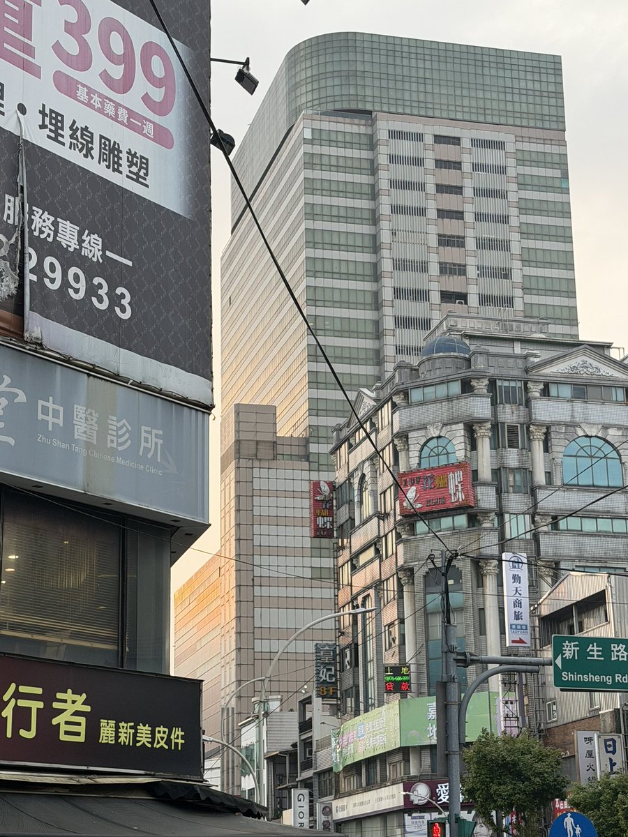 Melian Refugee tweet media