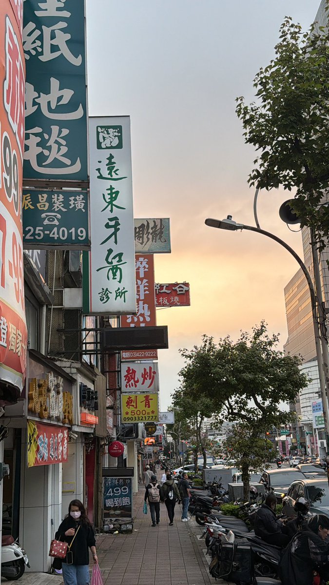 Melian Refugee tweet media